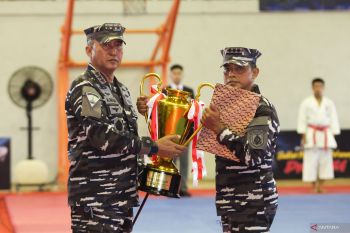 Kejurnas karate di Surabaya