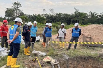 Inspeksi pengembangan infrastruktur kelistrikan PLN di Pangkalan Bun, pastikan penerapan SMK3