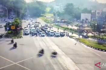 Diduga rem blong, satu truk tabrak sejumlah pengendara di Batam