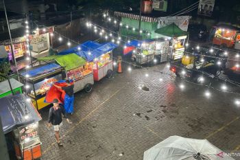 Perumda Pasar Tohaga Bogor tata lapak PKL di sekitar Pasar Ciluar