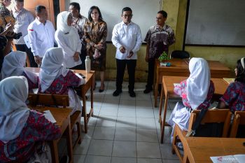 Gubernur Banten minta sekolah tak tahan ijazah karena tunggakan