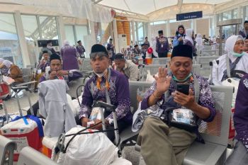 Jemaah haji kloter pertama tiba di Madinah, Arab Saudi