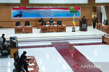 Bupati Biak Numfor sampaikan LKPJ 2024 kinerja pemerintah di DPRK