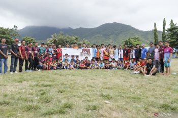 STKIP Tamsis Bima bina bakat muda sepakbola lewat coaching clinic