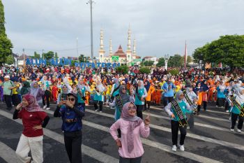 Ribuan siswa TK dan SD Kota Tegal  ikuti senam bersama