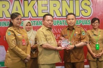 Bupati beri penghargaan tiga puskesmas berkinerja terbaik