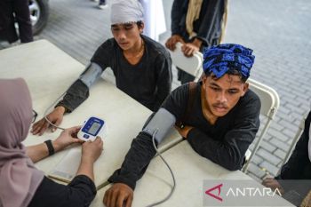 Pemeriksaan kesehatan warga Suku Badui