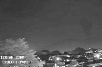 Warga di Agam-Tanah Datar, Sumbar laporkan getaran kuat erupsi Gunung Marapi