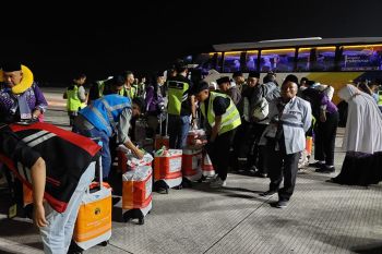 Jamaah calon haji asal Lombok Timur diberangkatkan menuju Makkah