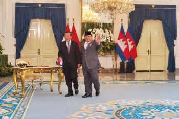 Prabowo terima kunjungan kehormatan Presiden Senat Kamboja di Istana Merdeka