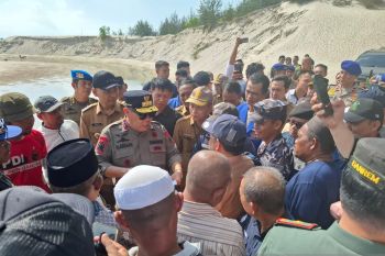 Danlanal Babel dampingi gubernur survei pendangkalan alur muara Jelitik