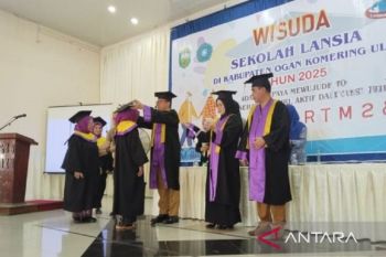 Lansia di OKU lulus program  Sekolah Lansia