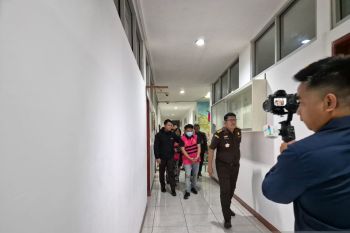 Kejari Manado bantarkan satu tersangka incinerator karena sakit