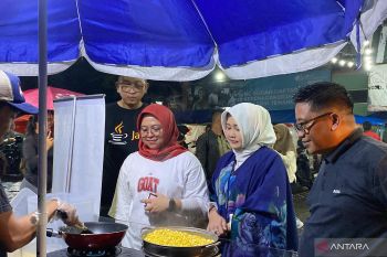 Perumda Tohaga resmikan kuliner malam Pasar Ciluar rintisan "duo Srikandi"