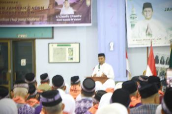 Bupati Kampar lepas keberangkatan 615  JCH Kampar