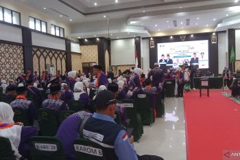 Tenaga ahli Kemenag lepas 393 JCH Kloter 7 Embarkasi Makassar