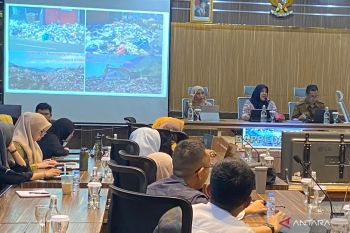 Pemkab Garut manfaatkan sampah plastik untuk aspal jalan