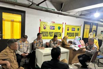 Korban meninggal dunia kecelakaan bus ALS di RSUD Padang Panjang dijemput keluarga