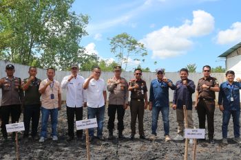 PT BPP-Kejari Cabang Air Bangis dan KUD Silawai Jaya lakukan penanaman jagung dukung program ketahanan pangan
