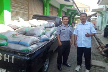 Pekalongan serahkan bantuan kompos, dukung budi daya organik di rutan