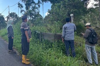 Petugas ukur BPN Pasaman lakukan pengukuran pemecahan tanah di Nagari Tanjung Beringin