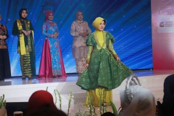 Pontianak tampilkan corak Insang di Fashion Show APEKSI Surabaya