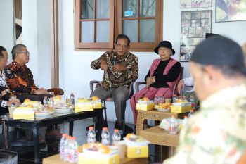 Pemkab Sleman kunjungi mantan pimpinan daerah untuk jaring masukan untuk masa depan Sleman