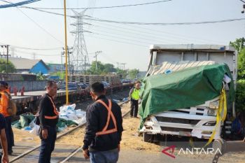 Satu tewas setelah KA Harina tabrak truk di perlintasan Kaligawe Semarang