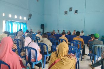 Banyak lapak pedagang di Labuhan Haji Lombok Timur dibuat mesum