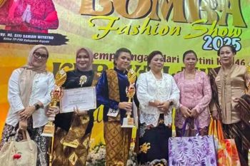 IKIADE Kapuas raih beberapa juara lomba Fashion Show Kabaya Lawasan