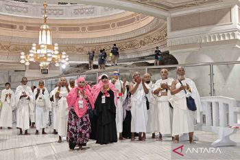 Bangladesh melarang seluruh aktivitas partai mantan PM Sheikh