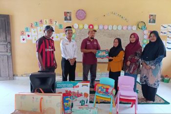 PT SRL Rupat salurkan bantuan pendidikan untuk masyarakat