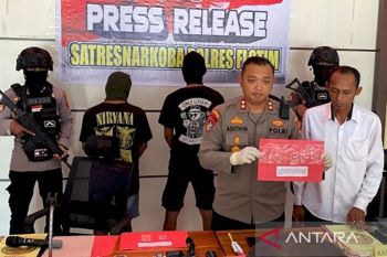 Polisi menangkap pengedar Sabu dari Kalimantan di Larantuka