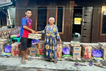 Anggota DPRD Barut serahkan bantuan korban kebakaran Desa Lemo II