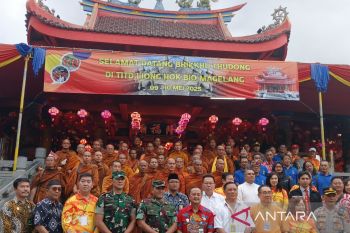 Wakil Wali Kota  sambut kedatangan Biksu Thudong di Magelang