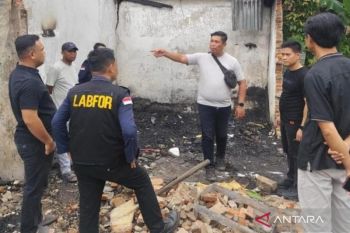 Labfor Mabes Polri olah TKP kebakaran yang sebabkan 4 anak terbakar di Kendari