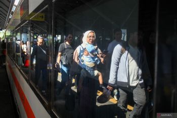 Daop 8 catat 212.734 orang gunakan KA selama libur Waisak 2025