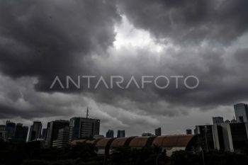 BMKG memprediksi hujan sedang hingga lebat guyur 35 provinsi