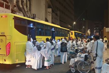 Bus Shalawat inklusif siap antar jemput jemaah dari hotel ke Masjidil Haram