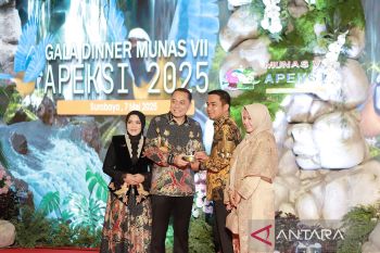 Wali Kota Solok dan istri hadiri gala dinner Munas VII APEKSI di Surabaya