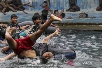 Wisata kolam pemandian alam Cirahab