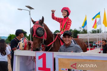 Joki wanita pertama di Sumbar ini juarai Pacu Kuda di Bukittinggi