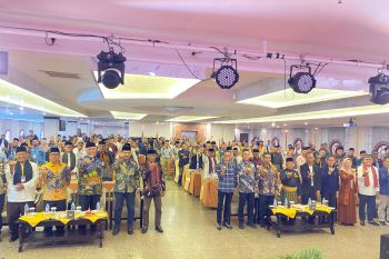 Buka Mubes ke-1 Organisasi Minang se-Kepulauan Riau, Gubernur Sumbar Ajak Perantau jadi Nasabah Bank Nagari