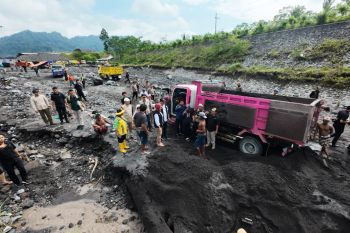 Pemkab Lumajang perbaiki tanggul rusak akibat banjir lahar Semeru