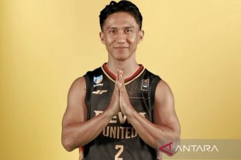 Hardianus mewakili Dewa United memberi pesan pada Hari Raya Waisak