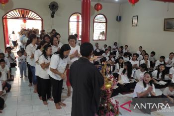 Ketua Vihara Buddhis Svakha berharap dunia damai di hari Waisak