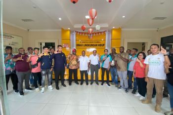 DLH Mimika turunkan 20 truk untuk angkut sampah 99 ton per hari