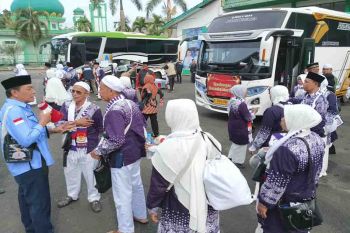 Rombongan terakhir 45 CJH Kapuas hari ini diberangkatkan ke Madinah