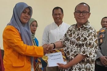 PT SCM salurkan beasiswa prestasi bagi mahasiswa di lingkar tambang