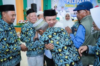 Bupati-Morowali berpesan kepada JCH agar jaga kesehatan selama ibadah